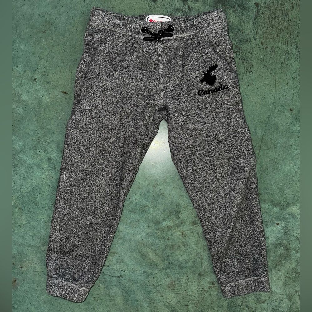 Canadiana boys joggers size small